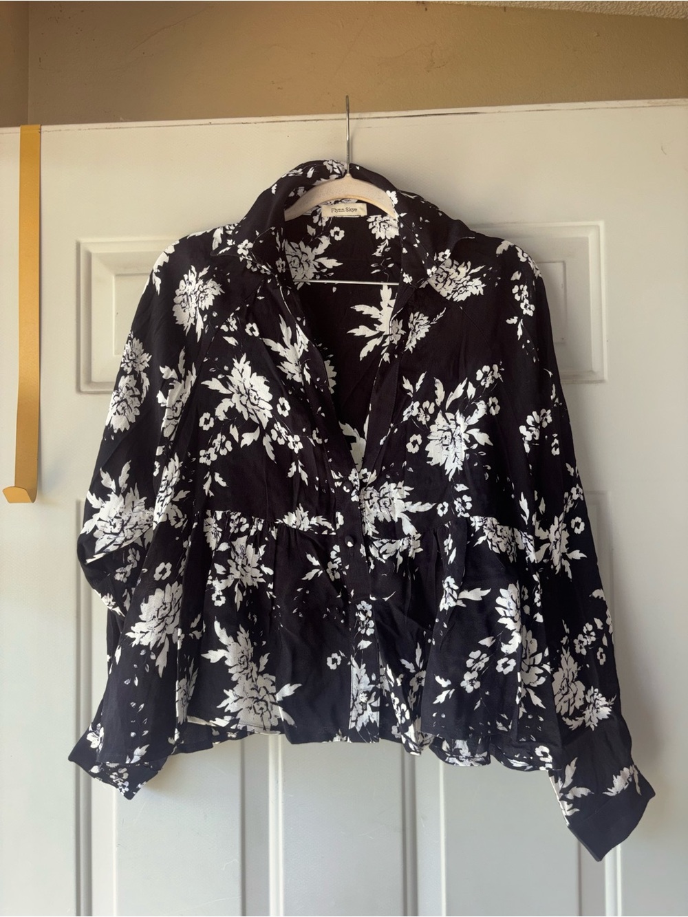 Flynn Skye black/white floral crop peplum top size M
